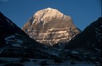 O Monte Kailash (em tibetano Kangrinboq ou Gang Rinpoche; em chins: 冈仁波齐峰, Gāng rn bō q fēng; em snscrito: कैलाश पर्वत, Kailāśā Parvata)  uma montanha do Tibete, considerada como um dos lugares mais sagrados para os hindus e budistas. Situada na prefeitura de Ngari, junto aos lagos Manasarovar e do Rakshasta,  a nascente de quatro dos maiores rios da sia: o Ganges, o Bramaputra, o Indo e o Sutlej. Os budistas consideram-na o centro do universo (cada budista aspira em dar-lhe a volta) e para os hindus  a morada de Shiva. Os jainistas e os bnpos tambm consideram a montanha sagrada. As proximidades da montanha divina so lugares santos onde \