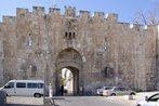 Porta do Leo (em hebraico: שער האריות Sha'ar Ha'Arayot; em rabe: باب الأسباط [tambm conhecido como Porto de Santo Estevo ou Porto das Ovelhas]) est localizado na cidade velha de Jerusalm, em Israel. Localizado na parte leste da cidade antiga, do lado do Vale de Cdron, marca o incio da caminhada que, na tradio crist, Jesus teria passado antes de chegar ao Calvrio pela Via Dolorosa. <br> <br> Palavras-chave: porto, leo, estevo, Jesus, Jerusalm, Cdron, paisagem religiosa, lugar sagrado, ovelhas