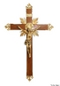 O smbolo mais reconhecido do cristianismo  sem dvida a cruz, que pode apresentar uma grande variedade de formas de acordo com a denominao. O crucifixo representa os catlicos. <br><br> Palavras-chave: cruz, cristianismo, smbolo, crucifixo, catlicos. 