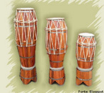 Nas cerimnias religiosas ou rituais h msica e dana ao ritmo de instrumentos de percusso. Os principais so os trs atabaques chamados de \